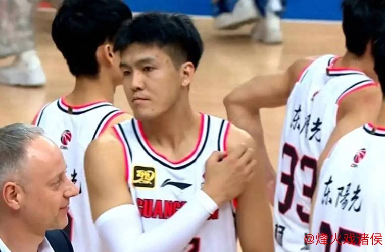 前新疆后卫黄荣奇签约广东男篮,1年C类合同 前新疆后卫黄荣奇签约广东男篮,1年C类合同