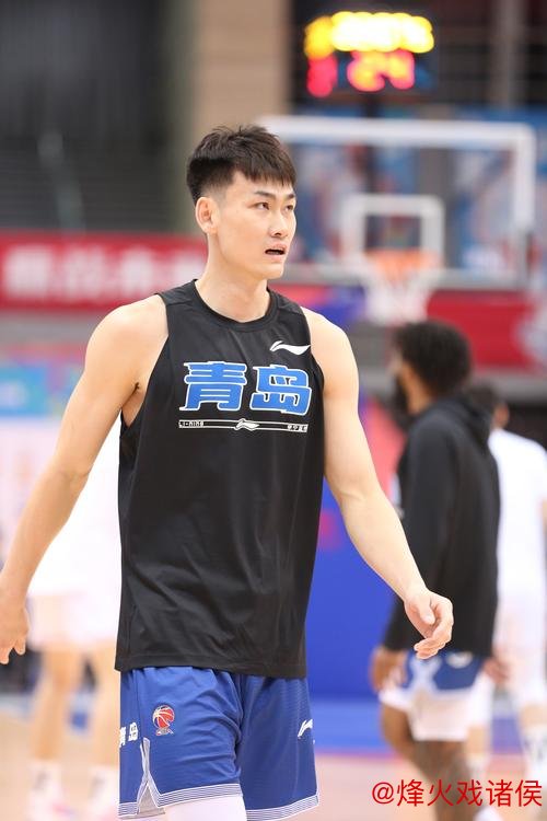 劳森18+15助新疆击败青岛，王睿泽20分齐麟17+6
