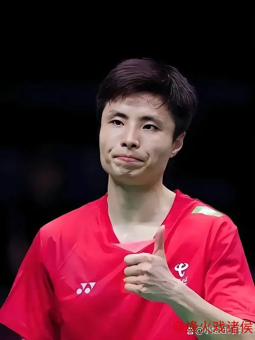 石宇奇2:0完胜昆拉武特！主场助力挺进决赛，国羽提前锁定三金，女双遗憾出局